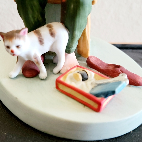 Norman Rockwell "Man threading needle" 1980 Vintage - Picture 3 of 9